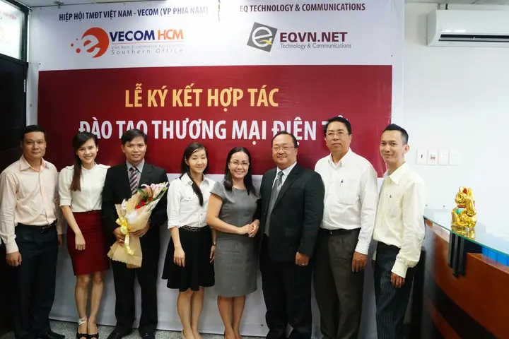 Lễ ký kết hợp tác đào tạo thương mại điện tử cùng VECOM